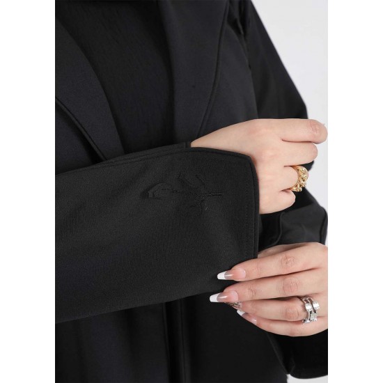 عباية اسود تطريز مع تحديد قيطان اسود 5033